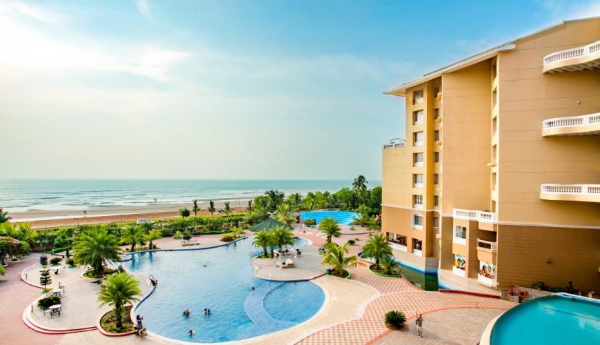 Image of a Swimming Pool at Royal Tulip Sea Pearl Hotel